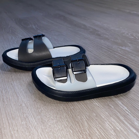 Amazon Essential Lonsoen foam slides white and black toddler sz 9 toddler - Picture 1 of 5